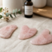 Gua sha quartz rose : Pourquoi cette pierre est l'alliée ultime de votre éclat cutané ?
